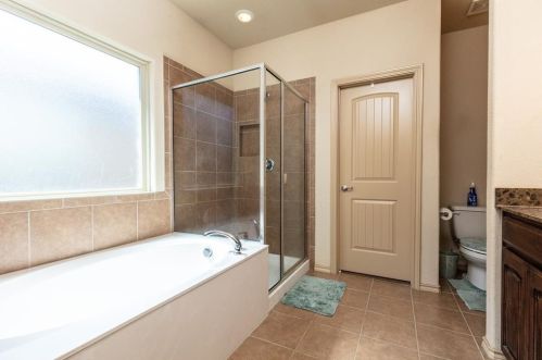 1824 Kachina Lodge Rd, Fort Worth TX  76131-2403 exterior