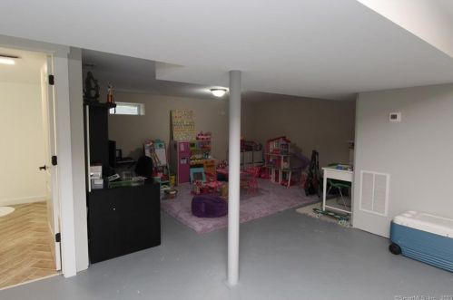 75 Ridge Dale Rd, Upper Stepney CT  06468-1244 exterior