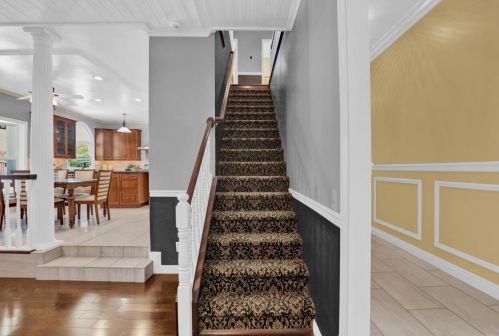 1156 Sugarbush Dr, Vista CA 92084-7464 exterior