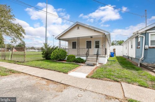 35 Front St, Palmyra, NJ 08065-2307
