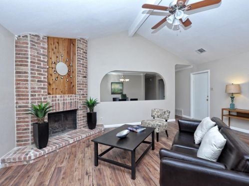 8300 Dixon Dr, Austin TX  78745-7563 exterior