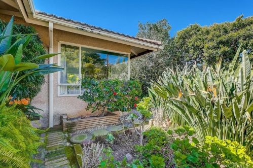 2064 Oak Valley Rd, Glendale, CA 91208-1626