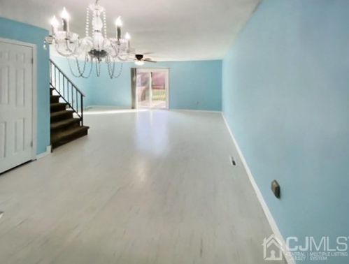 15 Iris Ct, Edison, NJ 08820-4302