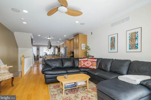 809 20 St, Philadelphia PA 19130-2025 exterior