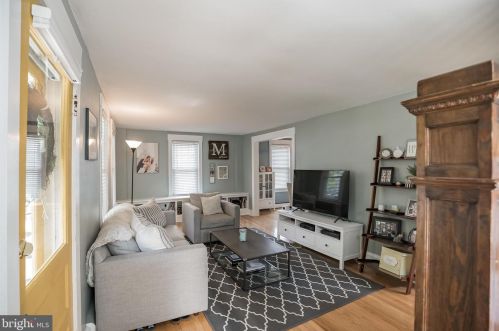 410 Lakeview Ave, Tavistock NJ 08033-1609 exterior