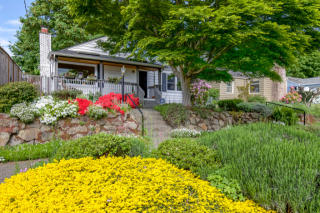 3027 35th Ave, Seattle, WA 98199-2618