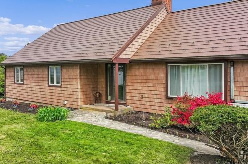 1 Yellow Yellow Cir, Middletown CT  06457-4929 exterior