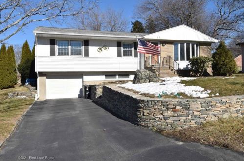 27 Susan Cir, Providence, RI 02919-6419
