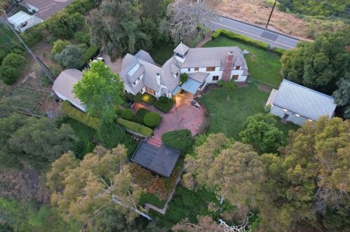745 Sunset Dr, Redlands, CA 92373-6937