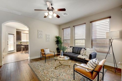 1811 Crown Dr, Austin TX  78745-1791 exterior