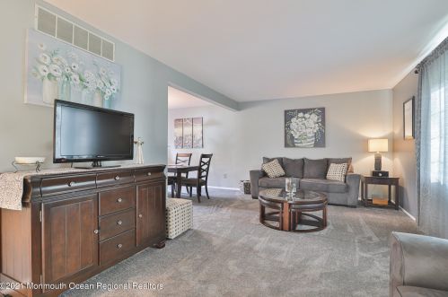 25 Sydor Ave, Jackson Twp, NJ 08527-3725
