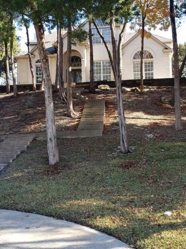 806 Sleepy Hollow Dr, Cedar Hill, TX 75104-1702