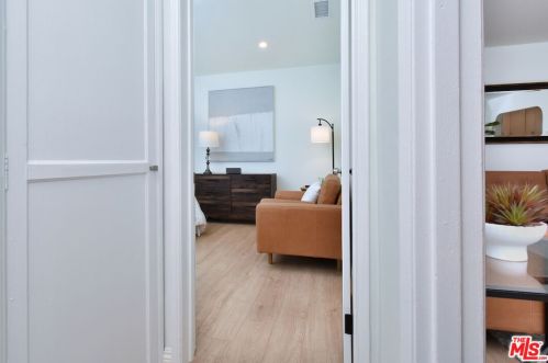 15220 Morrison St, Van Nuys CA  91403-1503 exterior
