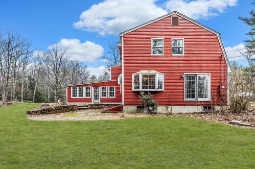 28 Old Mont Vernon Rd, Amherst, NH 03031-3240