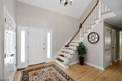27 Magna Dr, Gillette, NJ 07933-1416