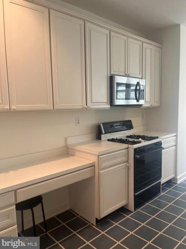 12 Wilkinson Way, Princeton NJ  08540-7362 exterior