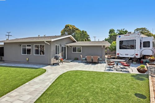 24821 Pear St, Hayward, CA 94545-2416