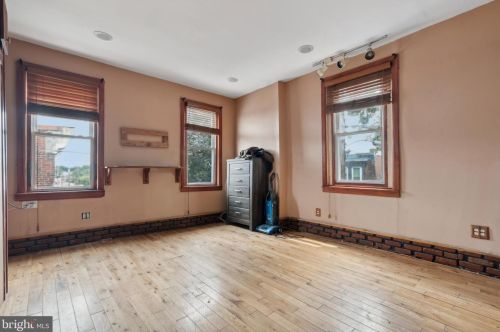 641 56 St, Philadelphia PA  19143-2528 exterior