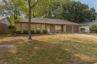 5303 Albemarle Dr, Memphis, TN 38135-8201