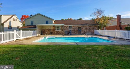 936 Clearview Ave, Ephrata, PA 17522-1335