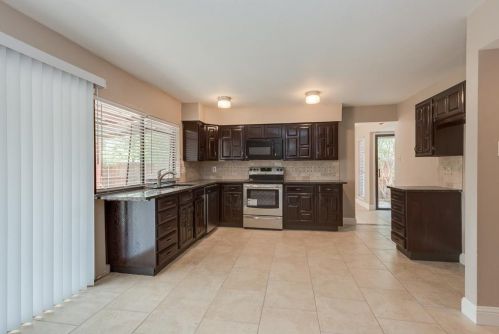 2124 Courtland Cir, Carrollton TX  75007-3243 exterior