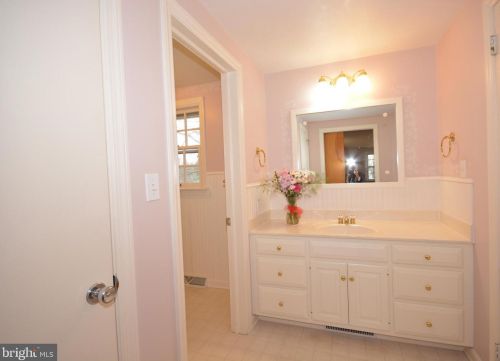 1949 Rachael Dr, Lancaster PA  17601-3627 exterior