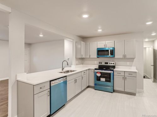 697 Evanston St, Aurora CO 80014-1543 exterior