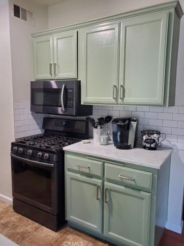 910 Dennis Ave, Simi Valley, CA 93065-3223