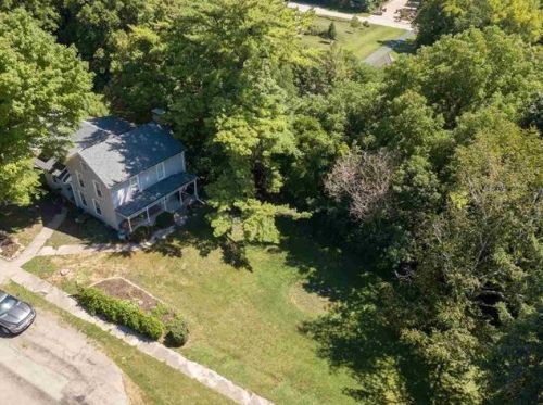 411 Mix St, Oregon, IL 61061-1112