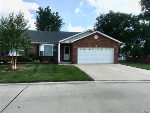 99 Parkside Dr, Fort Russell, IL 62010-1569