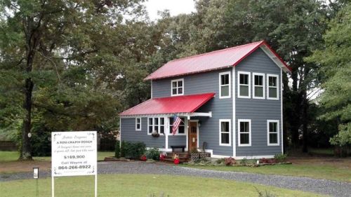 328 Moss Ln, Landrum, SC 29356-1709