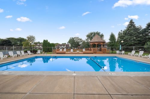 1604 Gingercreek Ct, Sycamore IL 60178-2722 exterior