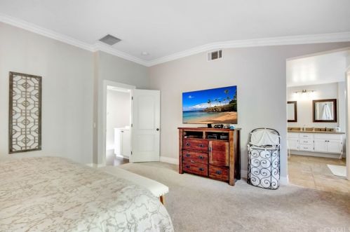 8730 Foxhollow Dr, Anaheim CA  92808-1674 exterior