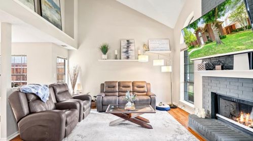 1421 Homestead Ln, Carrollton TX  75007-2952 exterior