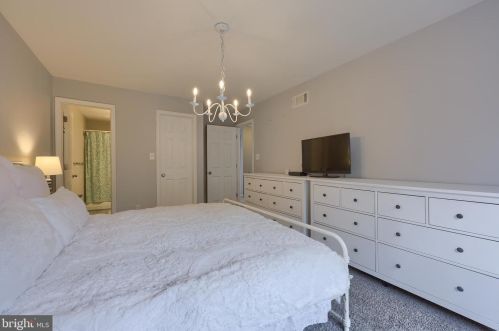 230 Parklawn Ct, Lancaster PA  17601-2660 exterior