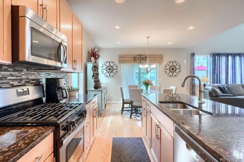 26901 Roxbury Pl, Denver CO  80016-7528 exterior