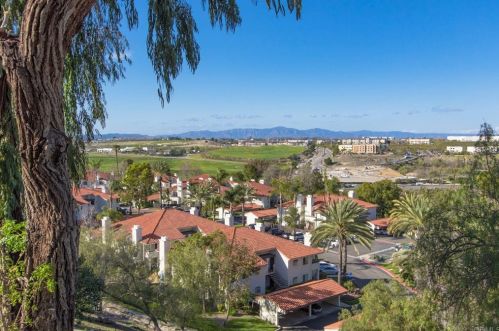 3266 San Helena Dr, Oceanside, CA 92056-3263