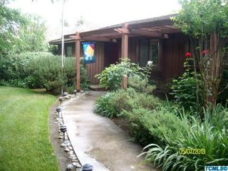 408 Midland St, Visalia, CA 93291-4516