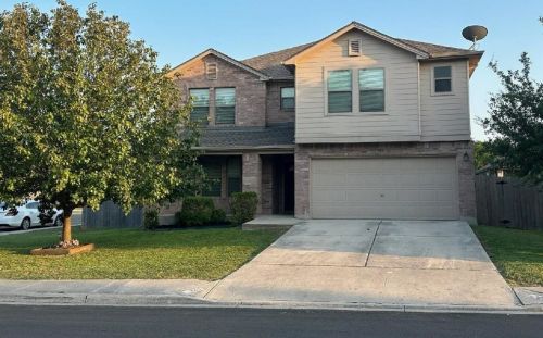 780 New Bridge Dr, Uhland, TX 78640-5542