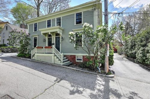 4 Burrs Ln, Providence, RI 02904-2802