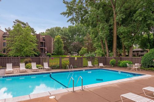 8441 Irwin Rd, Minneapolis MN  55437-1556 exterior