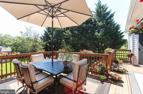 384 Turnberry Dr, Charles Town WV  25414-3930 exterior