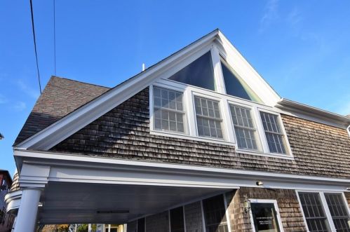 11 Catherine St, Middletown, RI 02840-3200