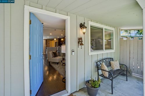 1020 Santa Monica Ct, Concord, CA 94523-2339