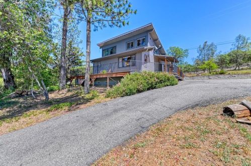 10532 Wolf Rd, Grass Valley, CA 95949-8179