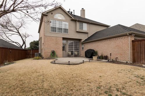 1802 Dew Vly Dr, Carrollton TX 75010-2008 exterior