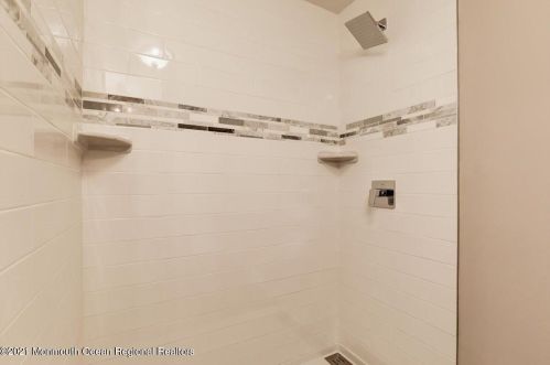 71 Bamm Hollow Rd, Middletown NJ  07748-3259 exterior
