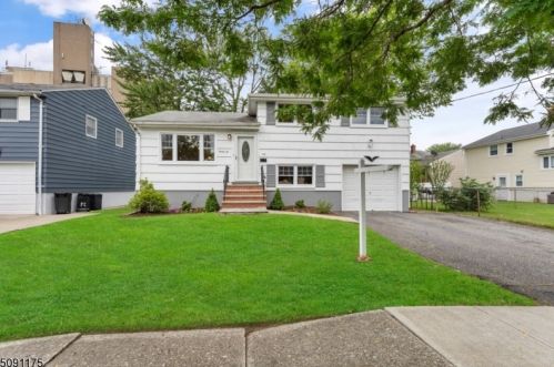 36 Cedar Dr, Rochelle Park, NJ 07662-3202