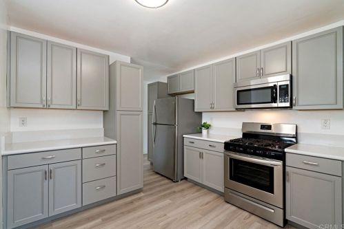 716 Grapevine Rd, Vista, CA 92083-5527