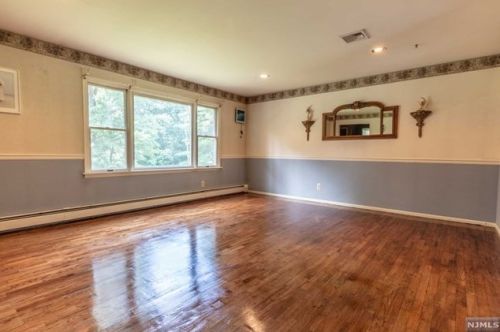 9 Campgaw Rd, Mahwah, NJ 07430-2507